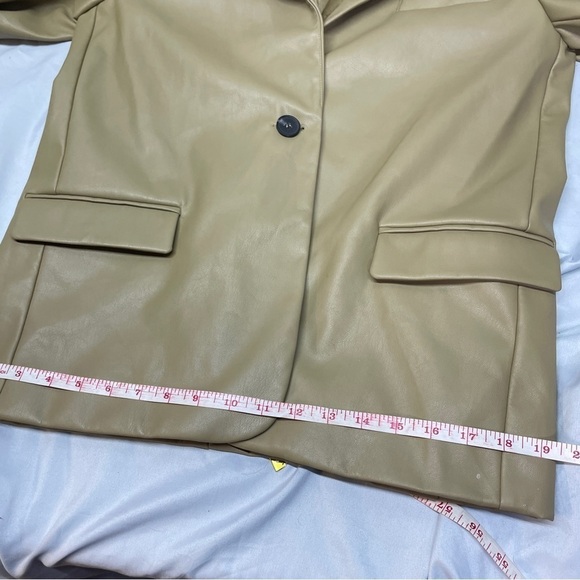 Forever 21 faux leather oversized blazer tan colour size medium - Picture 16 of 16
